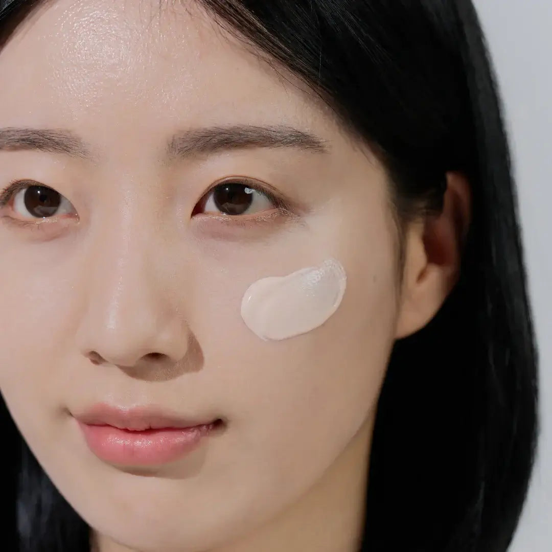 Protector solar coreano Skin1004 con Centella Asiática y Ácido Hialurónico SPF50+ - Minji Belleza